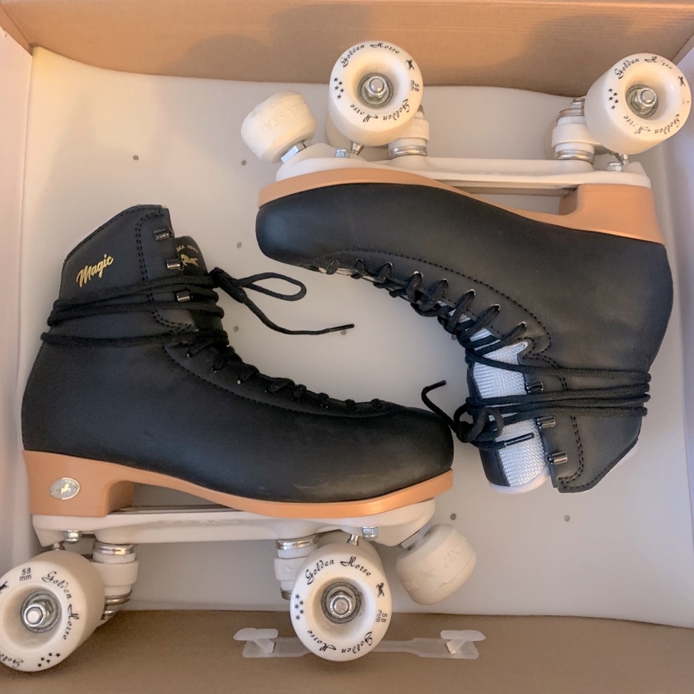 Golden Horse Roller skates